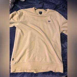 Men’s Large Vans Crewneck, Fits true to size and fits well around the neck.